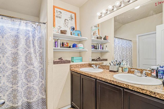 605 River Rock Drive, Azle, TX 76020