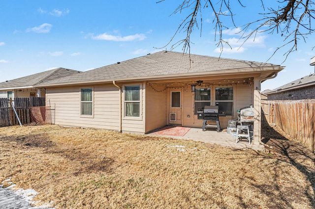 605 River Rock Drive, Azle, TX 76020