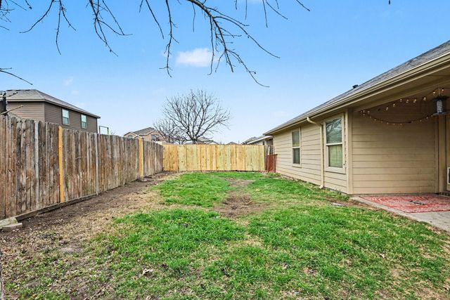 605 River Rock Drive, Azle, TX 76020
