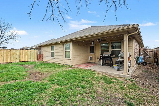 605 River Rock Drive, Azle, TX 76020