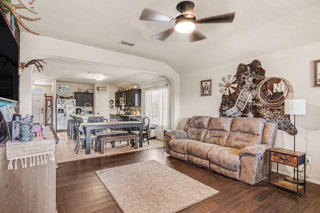 605 River Rock Drive, Azle, TX 76020