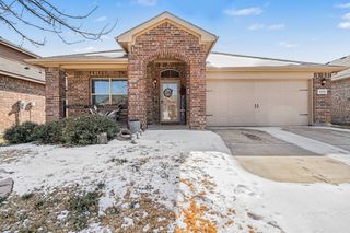 605 River Rock Drive, Azle, TX 76020