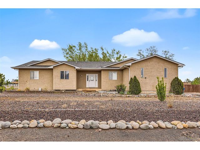 1015 W Stallion Dr, Pueblo West, CO 81007