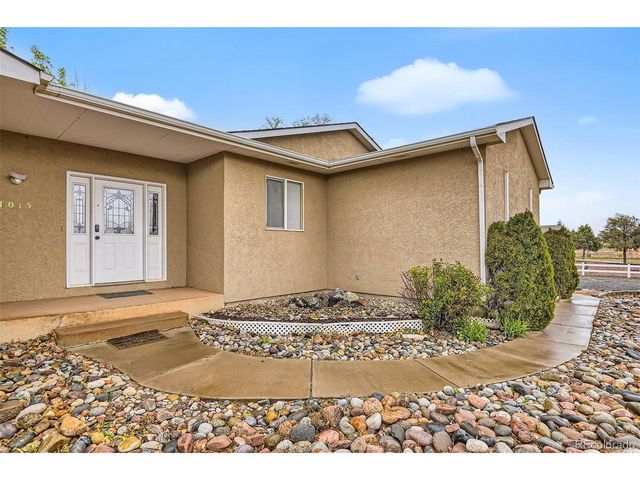 1015 W Stallion Dr, Pueblo West, CO 81007