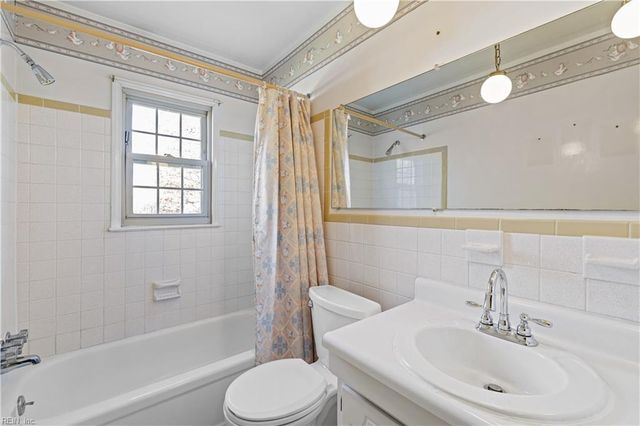 5836 Hartwick DR, Norfolk, VA 23518