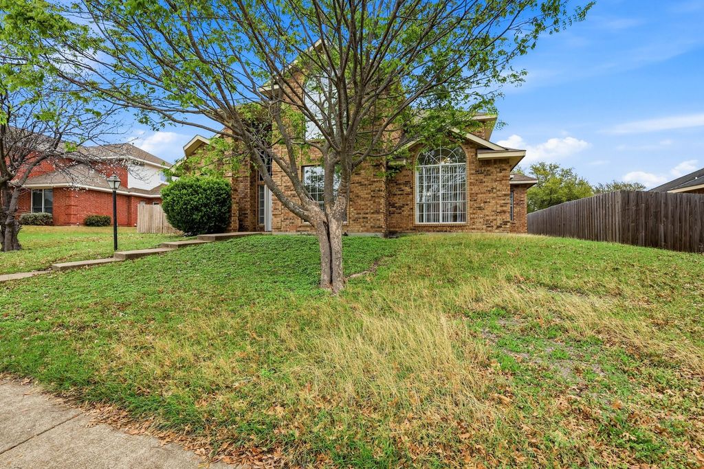 611 Fern Drive, Desoto, TX 75115