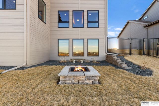 12462 Pheasant Run Lane, Papillion, NE 68046