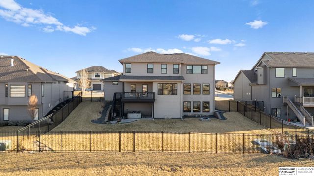 12462 Pheasant Run Lane, Papillion, NE 68046