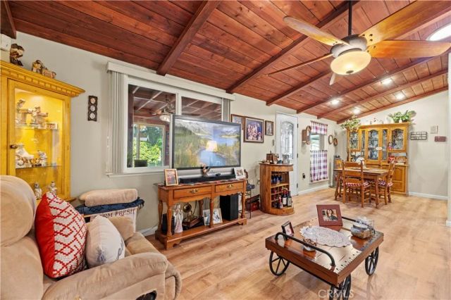 19120 Avenue Of The Oaks A, Newhall, CA 91321