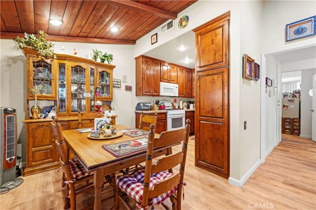 19120 Avenue Of The Oaks A, Newhall, CA 91321
