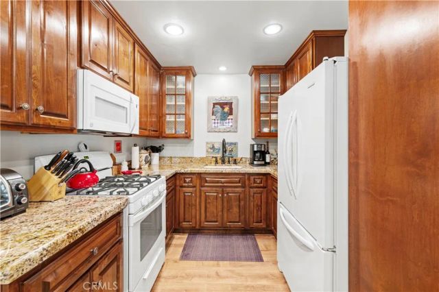 19120 Avenue Of The Oaks A, Newhall, CA 91321