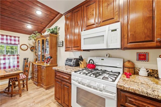 19120 Avenue Of The Oaks A, Newhall, CA 91321