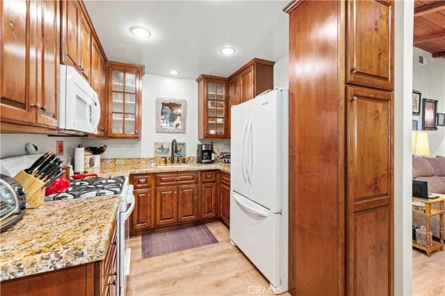 19120 Avenue Of The Oaks A, Newhall, CA 91321