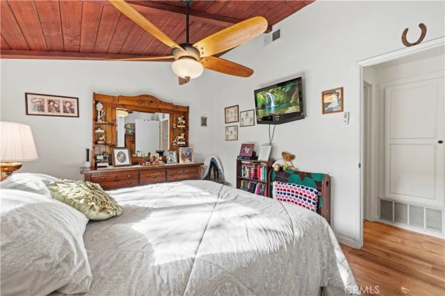 19120 Avenue Of The Oaks A, Newhall, CA 91321