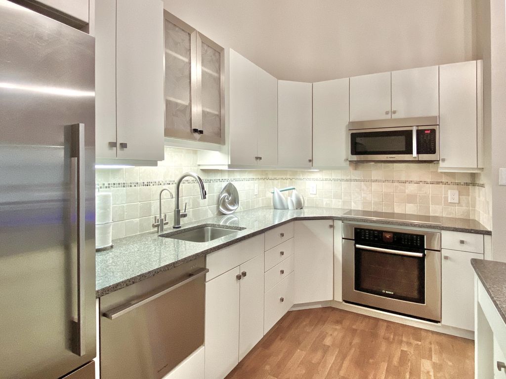 Image 12 of property listing at 301 CENTRAL Avenue NE 113, Albuquerque, NM 87102