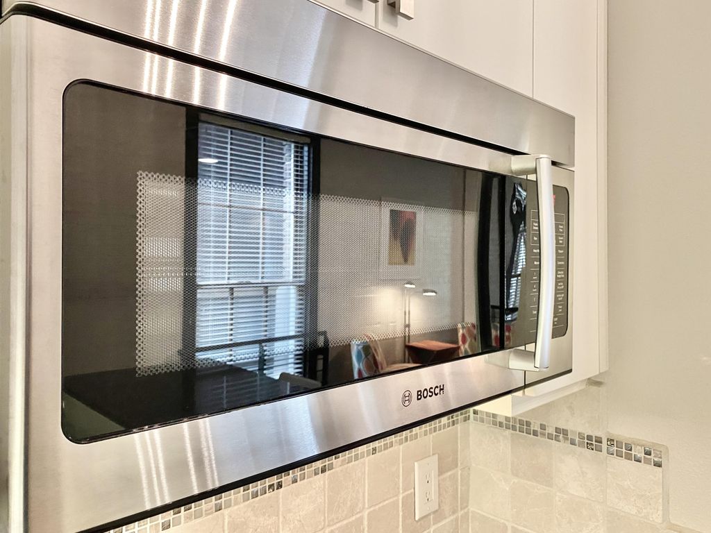 Image 16 of property listing at 301 CENTRAL Avenue NE 113, Albuquerque, NM 87102