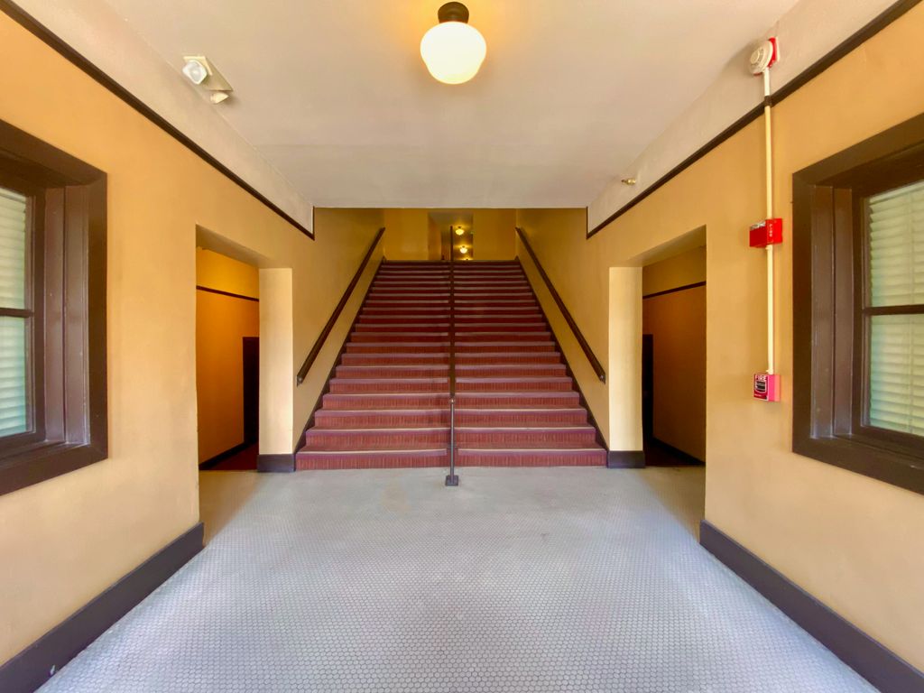 Image 31 of property listing at 301 CENTRAL Avenue NE 113, Albuquerque, NM 87102