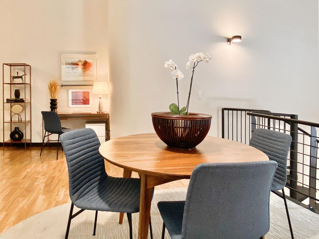 Image 5 of property listing at 301 CENTRAL Avenue NE 113, Albuquerque, NM 87102