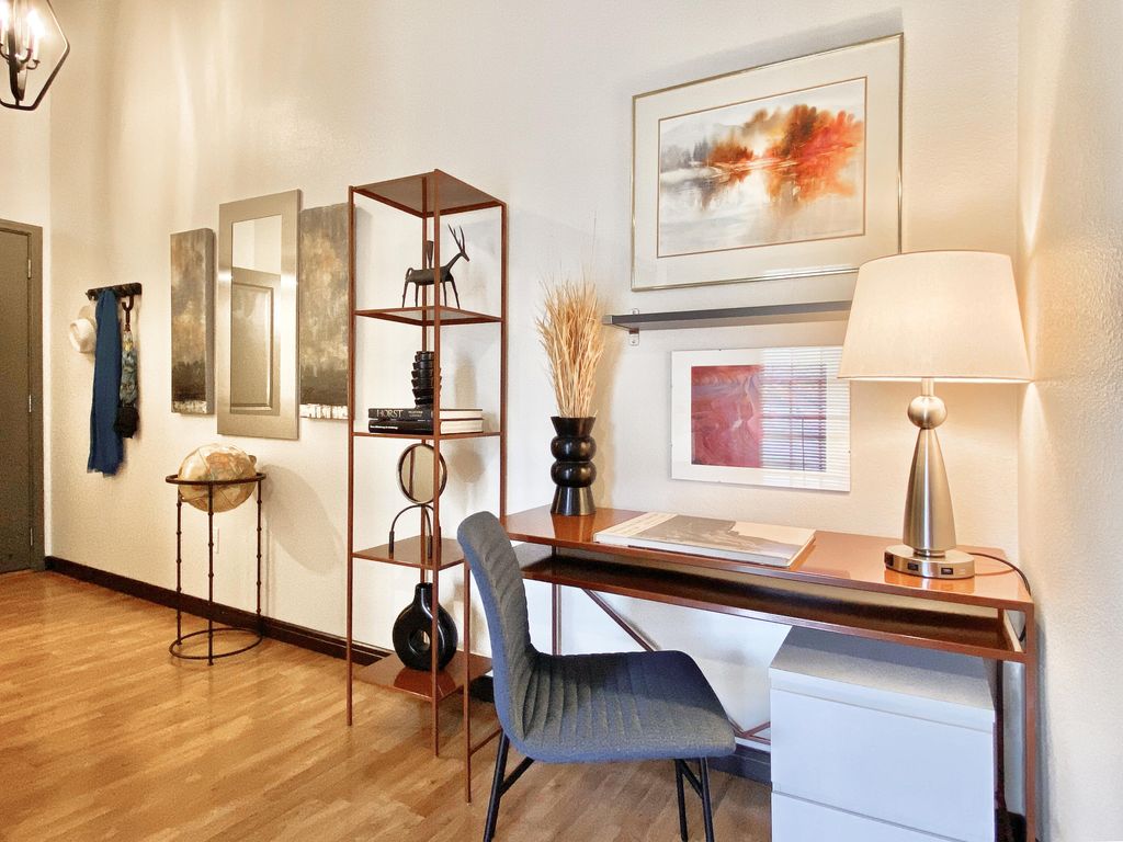 Image 6 of property listing at 301 CENTRAL Avenue NE 113, Albuquerque, NM 87102