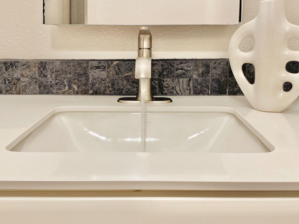 Image 8 of property listing at 301 CENTRAL Avenue NE 113, Albuquerque, NM 87102