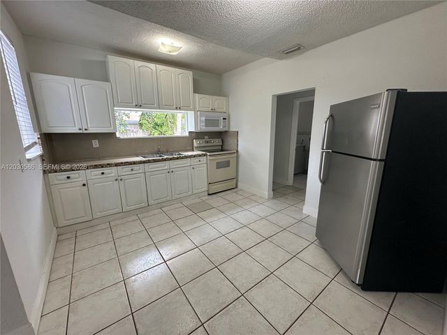 2135 Lincoln St, Hollywood, FL 33020