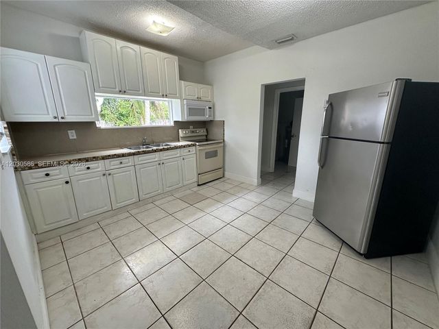 2135 Lincoln St, Hollywood, FL 33020