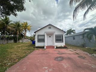 2135 Lincoln St, Hollywood, FL 33020