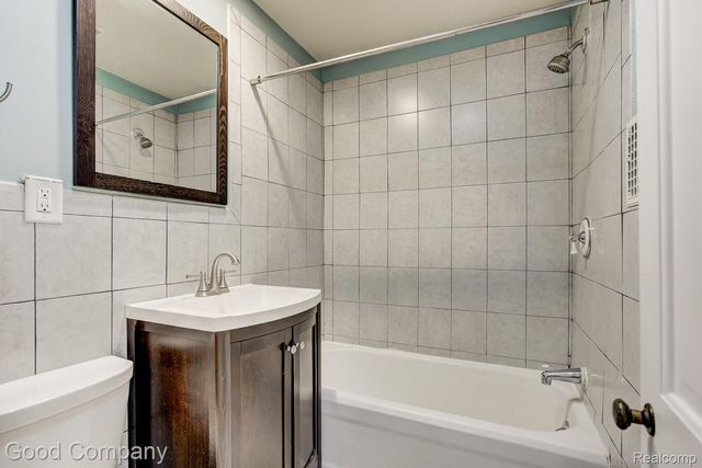 1305 E Stadium Boulevard, Ann Arbor, MI 48104