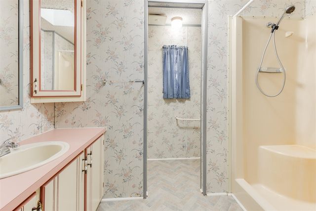 210 Saint Ives, Lansing, MI 48906