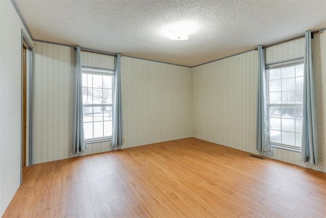 210 Saint Ives, Lansing, MI 48906