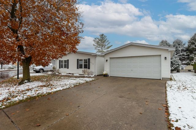 210 Saint Ives, Lansing, MI 48906