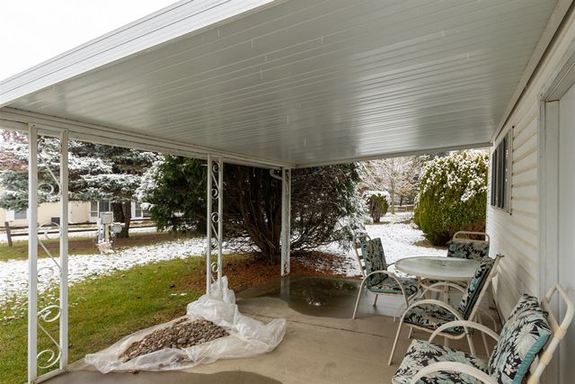 210 Saint Ives, Lansing, MI 48906