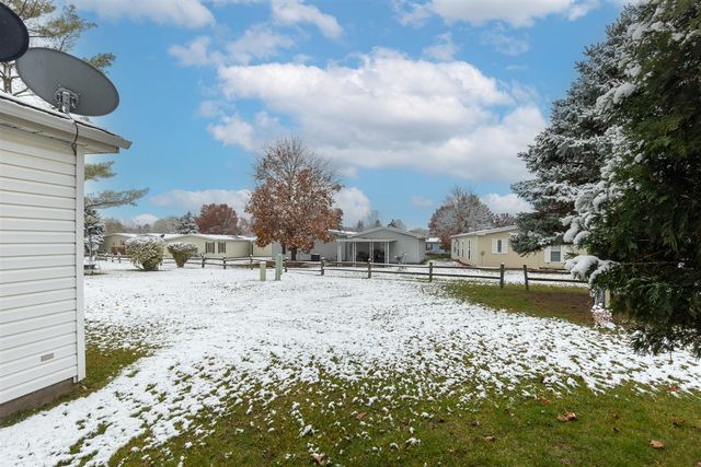 210 Saint Ives, Lansing, MI 48906