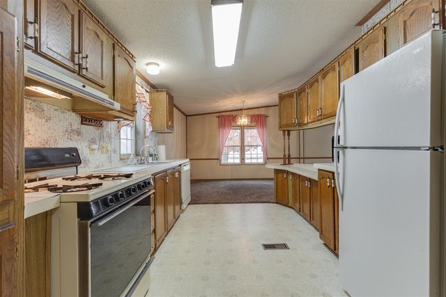 210 Saint Ives, Lansing, MI 48906