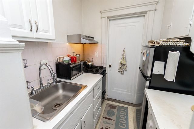 118 Riverway 22, Boston, MA 02215