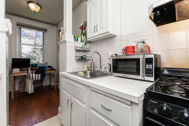 118 Riverway 22, Boston, MA 02215