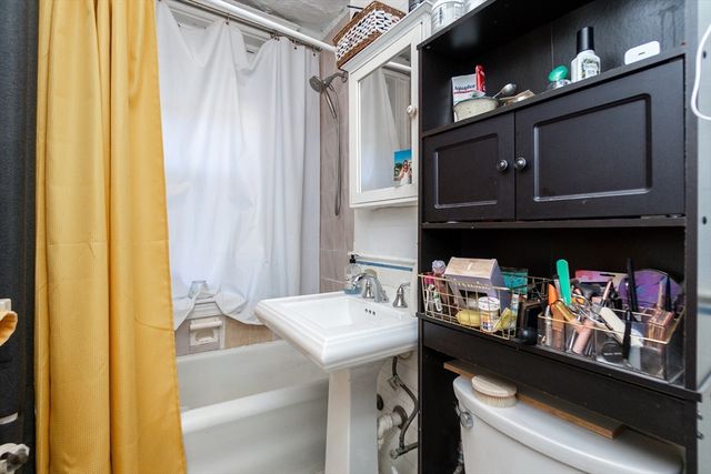 118 Riverway 22, Boston, MA 02215