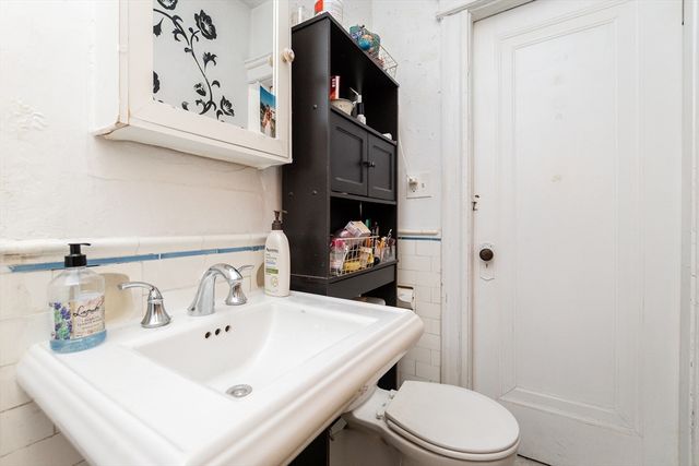 118 Riverway 22, Boston, MA 02215