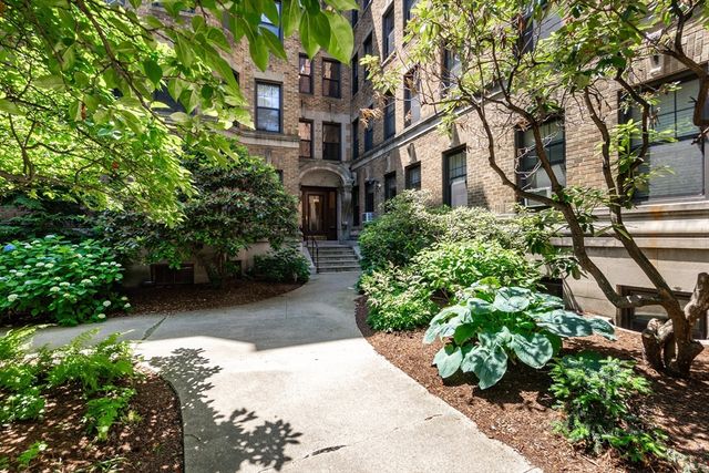 118 Riverway 22, Boston, MA 02215
