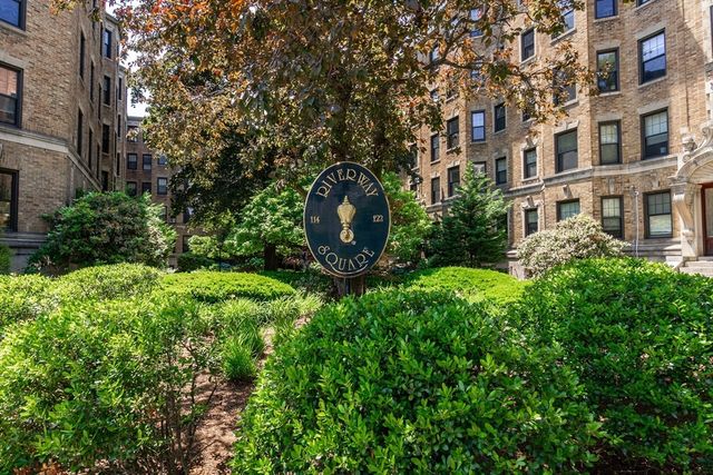 118 Riverway 22, Boston, MA 02215