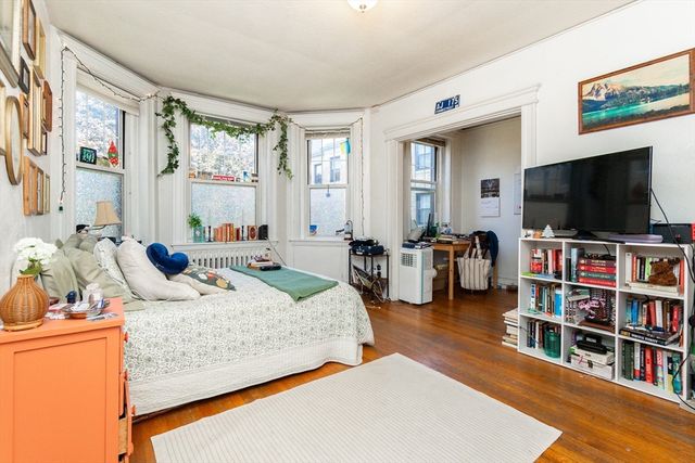 118 Riverway 22, Boston, MA 02215