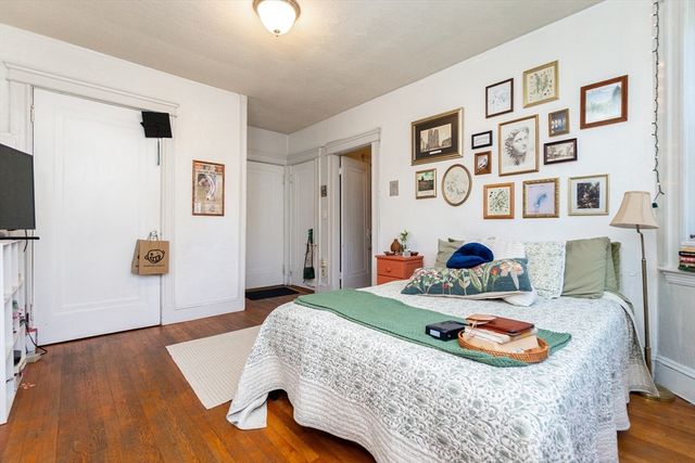 118 Riverway 22, Boston, MA 02215