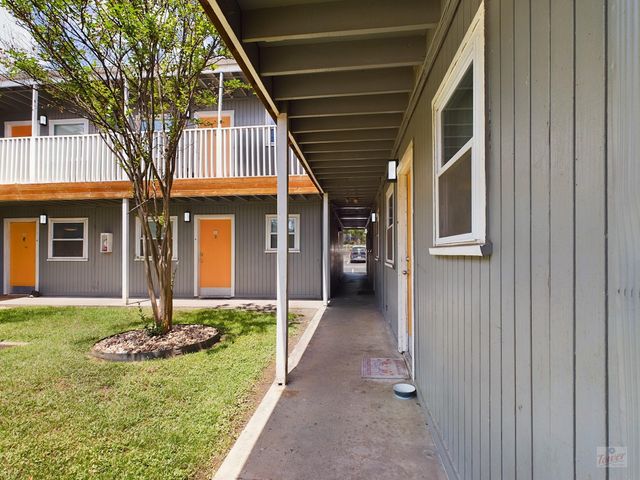 2401 Manor RD 137, Austin, TX 78722