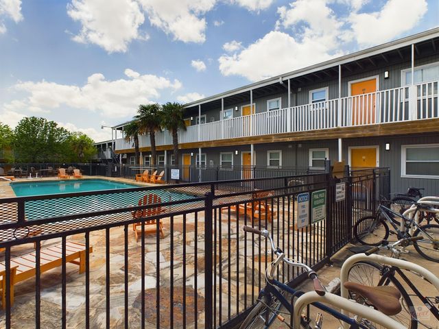 2401 Manor RD 137, Austin, TX 78722