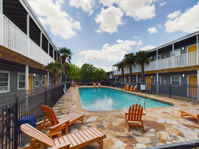 2401 Manor RD 137, Austin, TX 78722