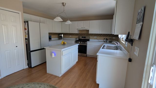 11025 Fairbluff Avenue, Huntley, IL 60142