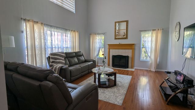 11025 Fairbluff Avenue, Huntley, IL 60142