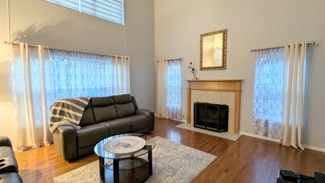 11025 Fairbluff Avenue, Huntley, IL 60142