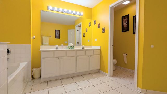 11025 Fairbluff Avenue, Huntley, IL 60142