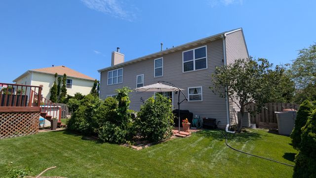 11025 Fairbluff Avenue, Huntley, IL 60142